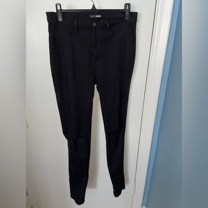NWOT Fashion Nova Canopy Jean (Jegging) in Black (Size 13/ W30)